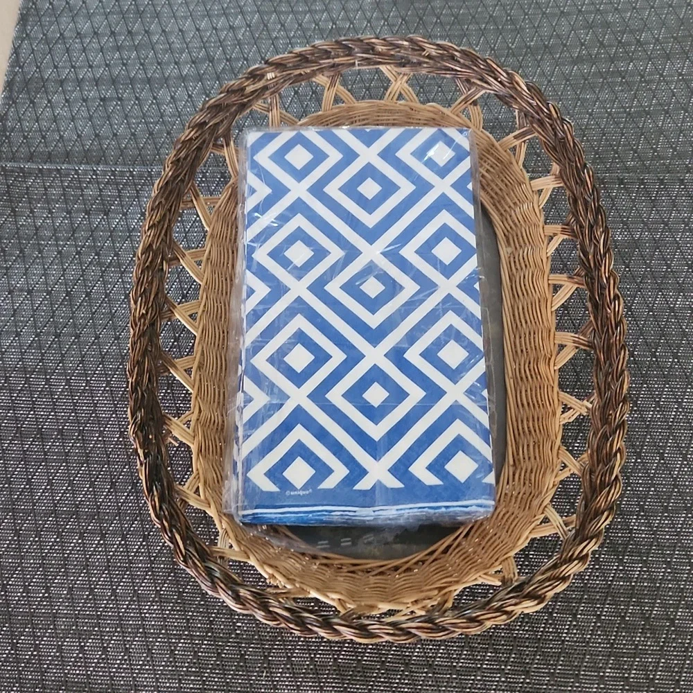 Whicker basket Bird detail